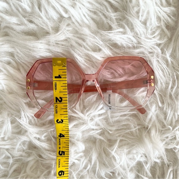 Back in stock soon! UO Willow Hexagon Sunglasses in Pink: Retro Reverie - Picture 12 of 14